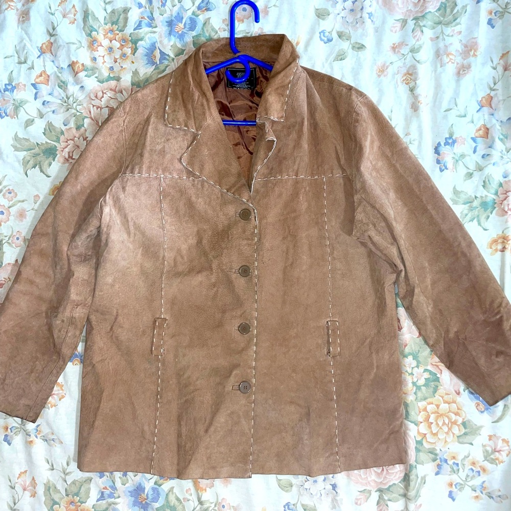 OUTBROOK woman’s 2X 100% leather outside and 100% polyester the inside.